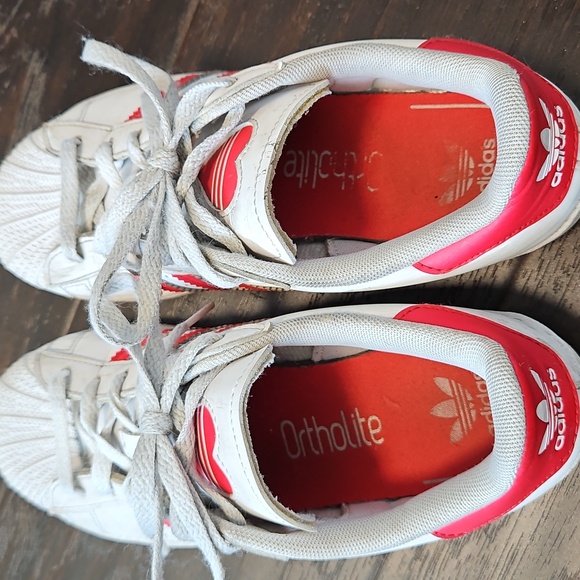 ADIDAS ORIGINALS SUPERSTARS w/ Heart Graphic, Youth Size 3 - Picture 13 of 15